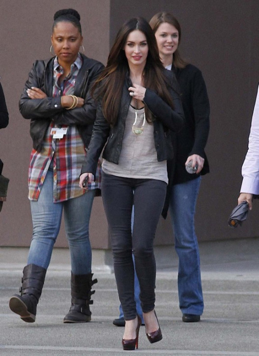 Co noszą gwiazdy: dżinsy Siwy Megan Fox