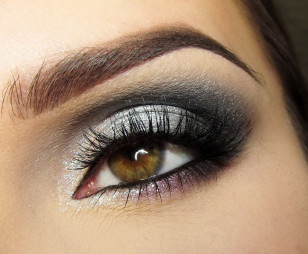 Aplica-se para o delineador em gel linha de água em preto e cobrir os cílios